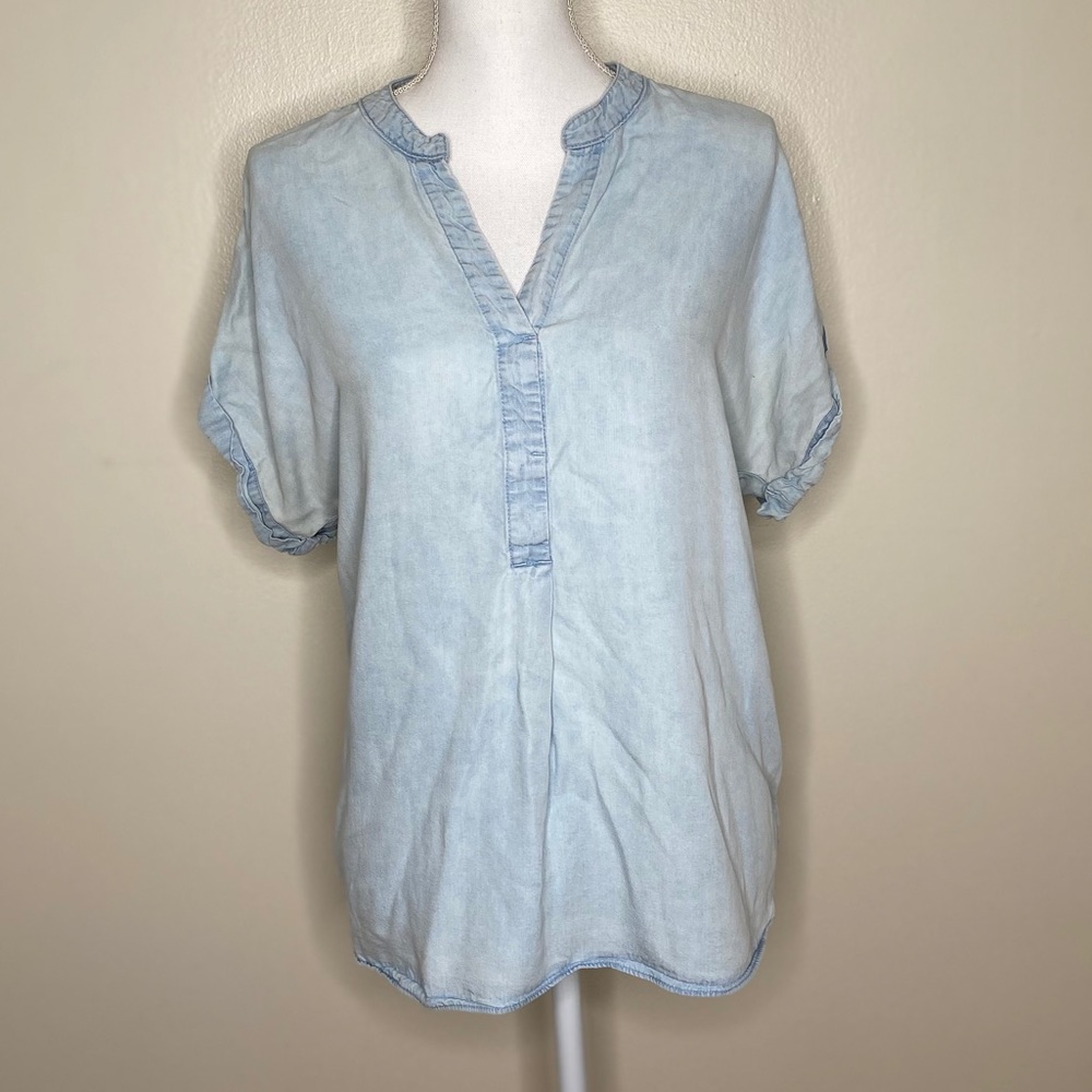 Emma & Olivia flowy light denim half button down